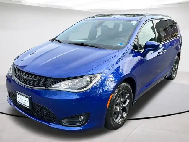 2020 Chrysler Pacifica Touring L Plus's photo