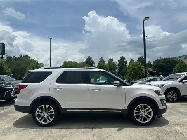 2017 Ford Explorer Limited FWD's photo