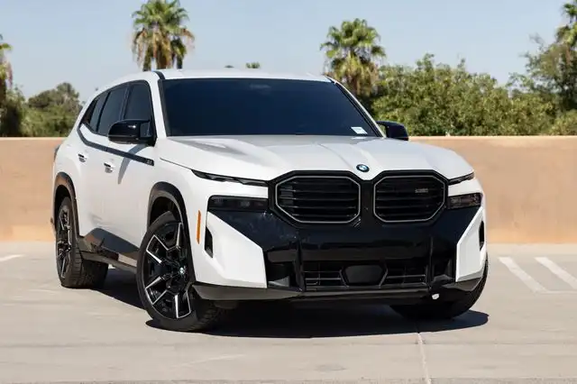 2024 BMW XM Base's photo