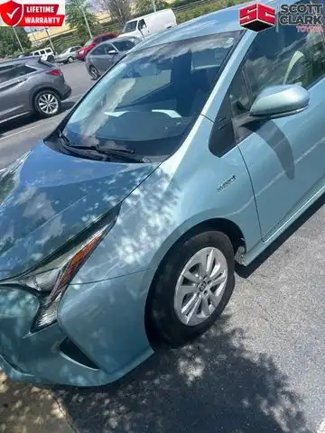 2016 Toyota Prius Two's photo