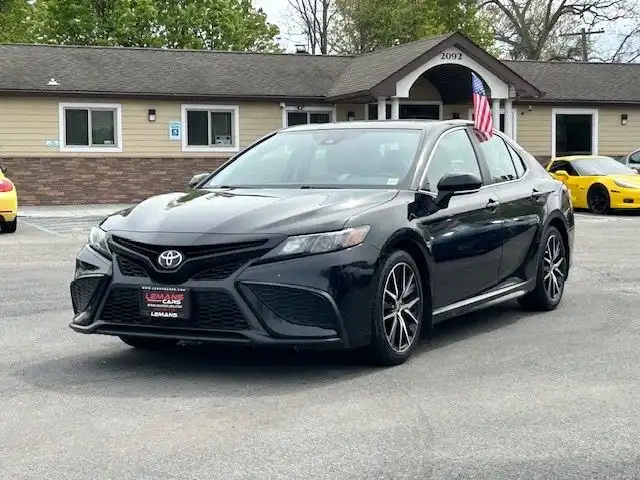 2023 Toyota Camry SE AWD's photo