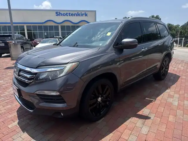 2017 Honda Pilot 4WD Touring's photo