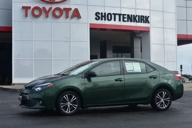 2016 Toyota Corolla LE Plus AT's photo