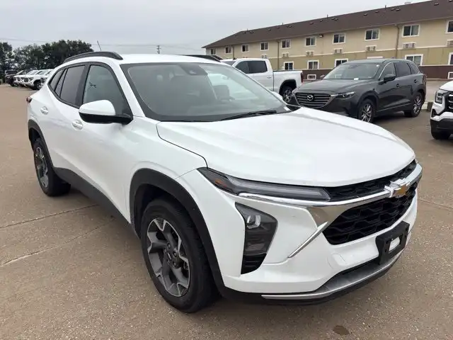 2025 Chevrolet Trax LT's photo