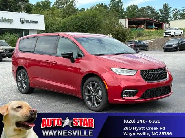 2026 Chrysler Pacifica Select AWD's photo