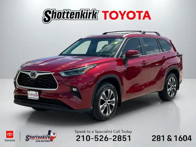 2026 Toyota Highlander XLE AWD's photo