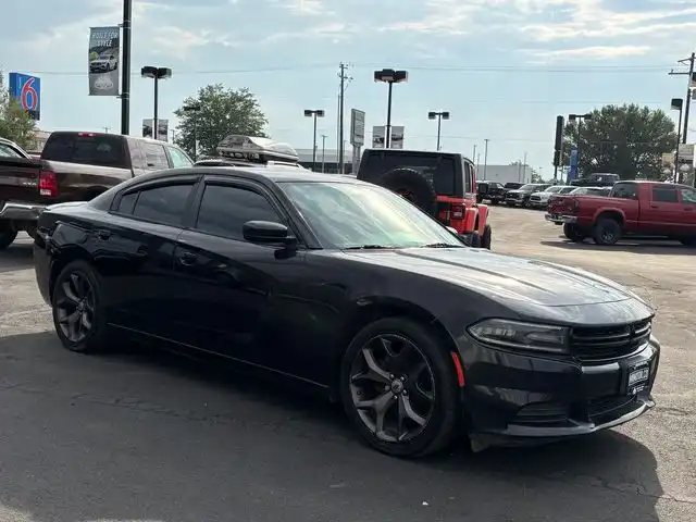 2019 Dodge Charger SXT's photo