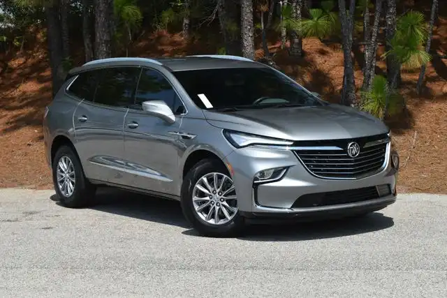 2023 Buick Enclave Essence's photo