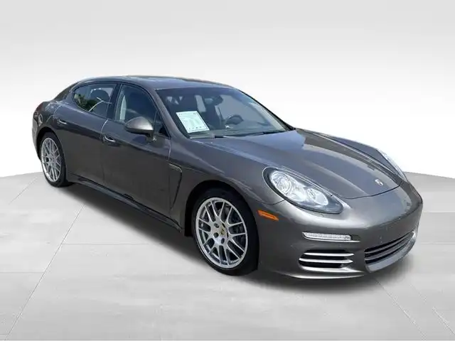 2016 Porsche Panamera 4's photo