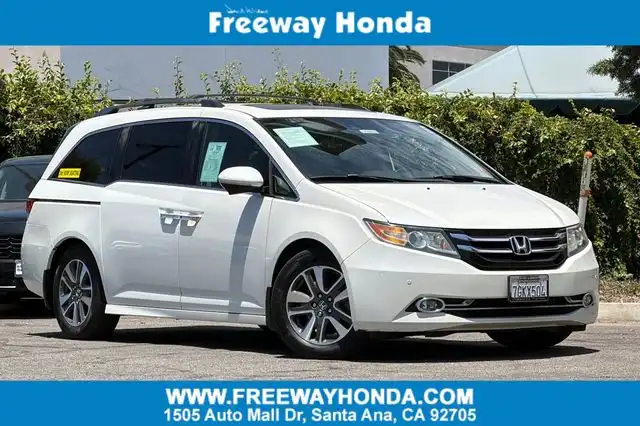 2014 Honda Odyssey Touring's photo