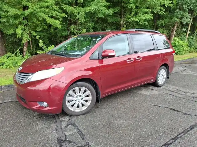 2013 Toyota Sienna Limited V6 AWD 7-Passenger's photo