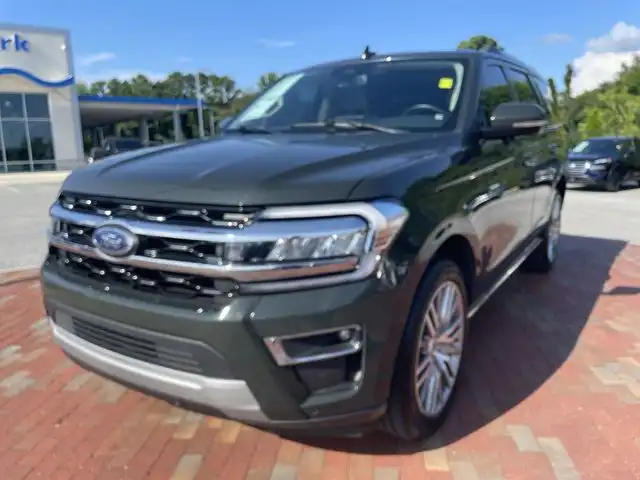 2023 Ford Expedition Limited's photo