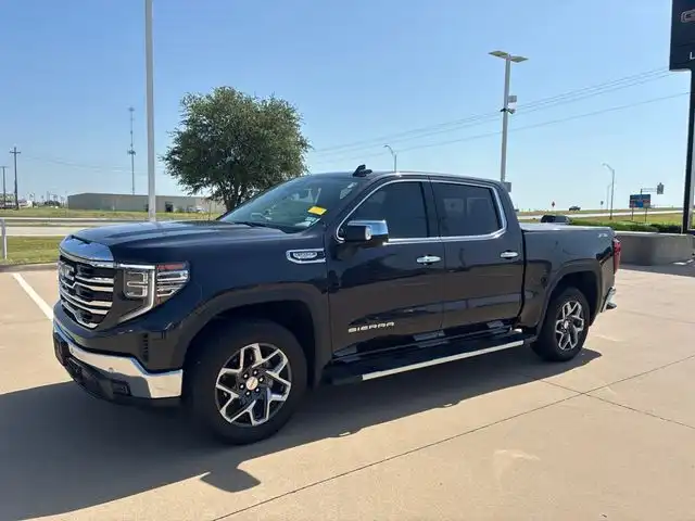 2025 GMC Sierra 4WD Crew Cab Short Box SLT's photo