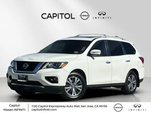 2017 Nissan Pathfinder SL 2WD's photo