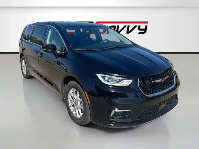 2024 Chrysler Pacifica Touring L's photo