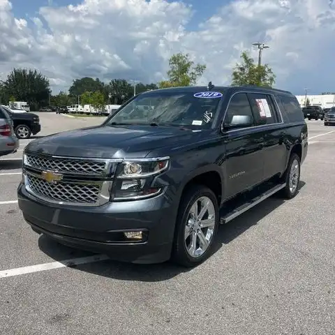 2019 Chevrolet Suburban 2WD 1500 LT's photo