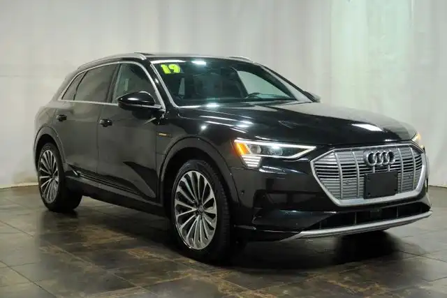 2019 Audi e-tron Prestige's photo