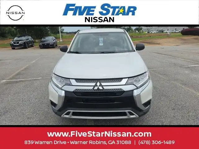 2020 Mitsubishi Outlander ES FWD's photo