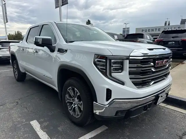 2025 GMC Sierra SLT 2WD Crew Cab Short Box's photo
