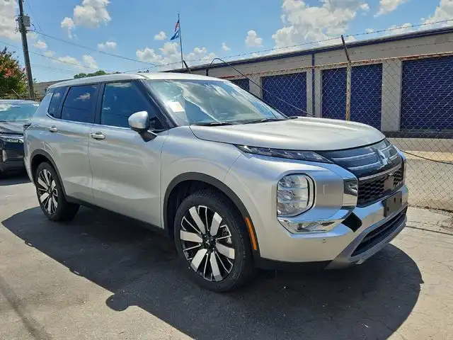 2025 Mitsubishi Outlander SE S-AWC's photo