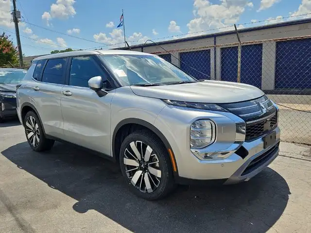 2025 Mitsubishi Outlander SE S-AWC's photo
