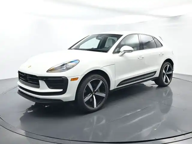 2025 Porsche Macan Base's photo