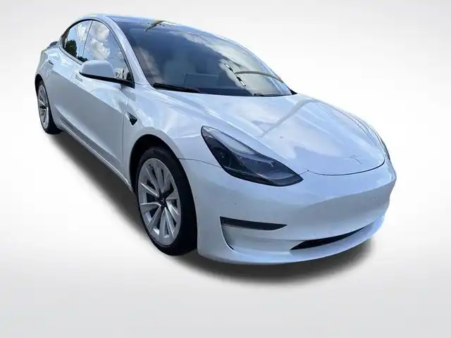 2021 Tesla Model 3 Standard Range Plus's photo