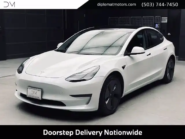 2022 Tesla Model 3 Standard Range Plus's photo
