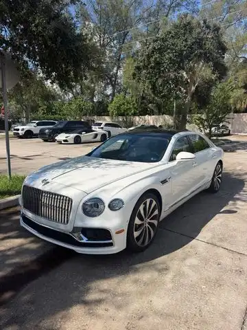 2022 Bentley Flying Spur Hybrid's photo