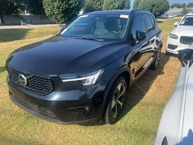 2023 Volvo XC40 B4 Ultimate Dark's photo