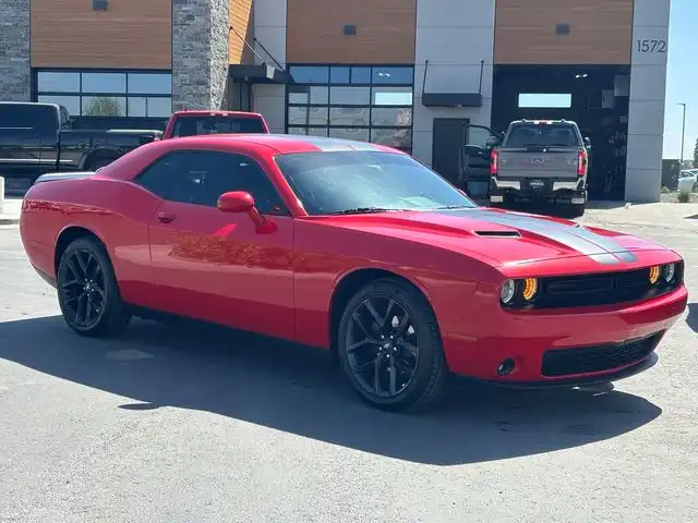 2020 Dodge Challenger SXT Auto's photo