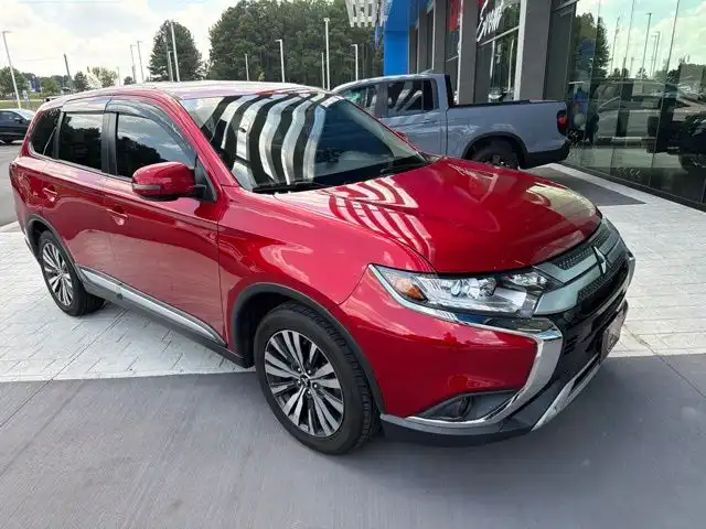 2020 Mitsubishi Outlander SE FWD's photo