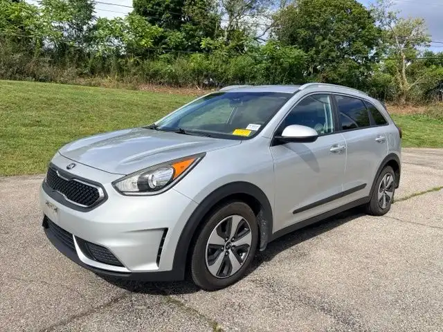 2017 Kia Niro LX's photo