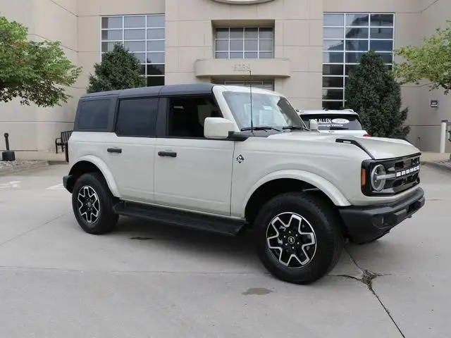 2026 Ford Bronco Outer Banks 4x4's photo