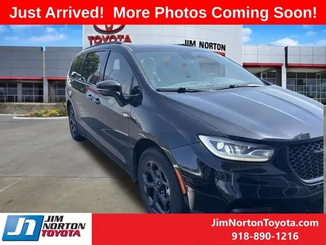 2021 Chrysler Pacifica Hybrid Limited Hybrid's photo