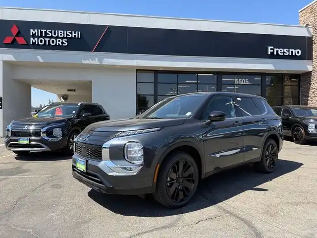 2026 Mitsubishi Outlander LE FWD's photo