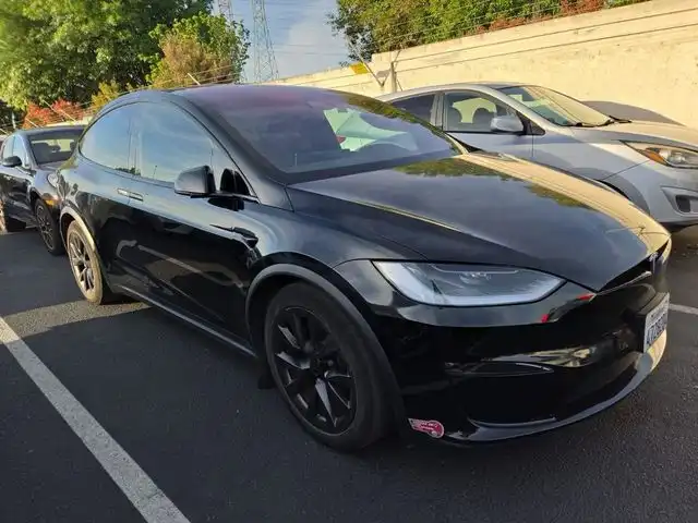 2024 Tesla Model X Long Range's photo