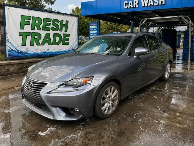 2016 Lexus IS 350 200t's photo