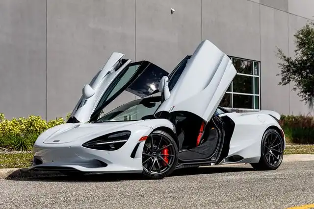 2026 McLaren 750S 4.0 V8's photo