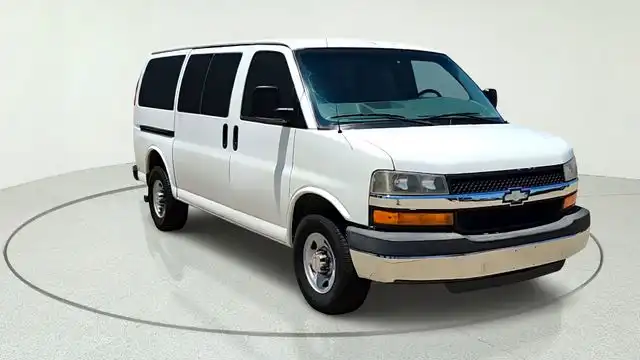 2009 Chevrolet Express 3500 LS's photo