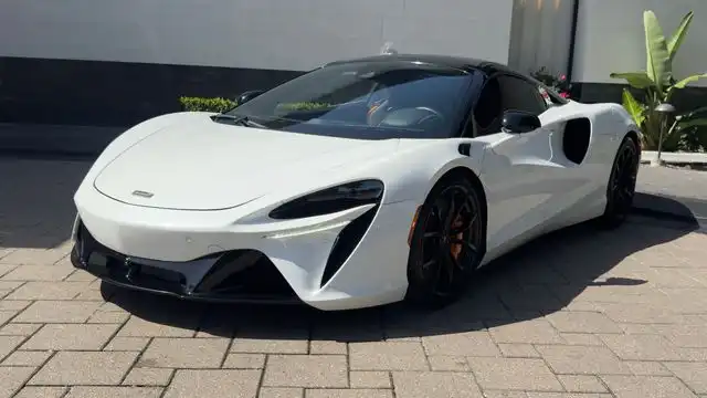 2025 McLaren Artura 3.0 Techlux's photo