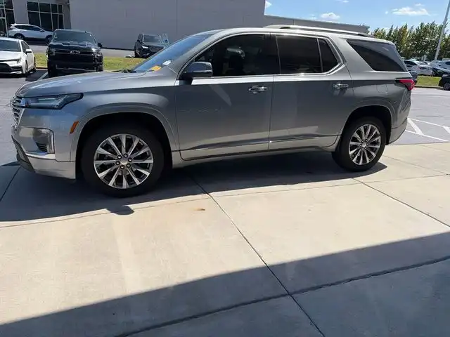 2023 Chevrolet Traverse Premier FWD's photo