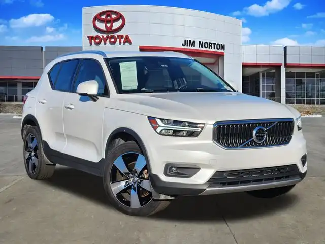 2021 Volvo XC40 T5 Momentum AWD's photo