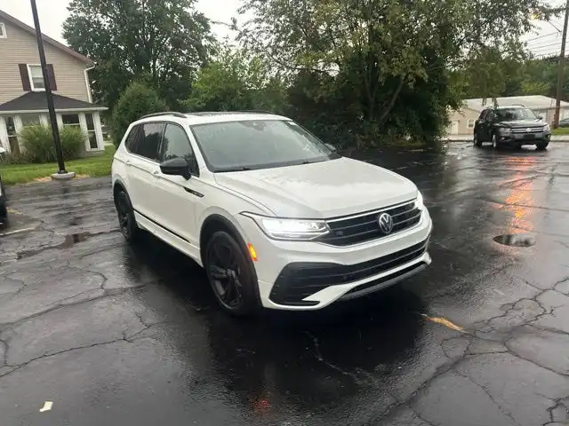 2023 Volkswagen Tiguan 2.0T SE R-Line Black 4Motion's photo