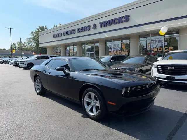 2019 Dodge Challenger SXT Auto's photo