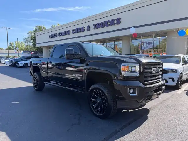 2018 GMC Sierra SLT 4WD Crew Cab Standard Box's photo