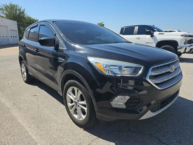 2019 Ford Escape SE's photo