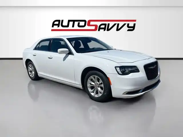 2022 Chrysler 300 Touring's photo