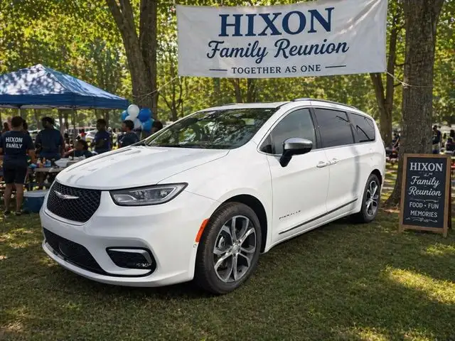 2026 Chrysler Pacifica Pinnacle's photo
