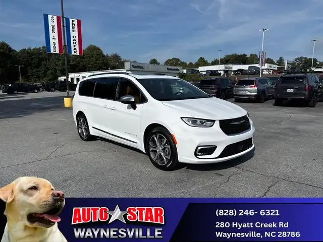 2026 Chrysler Pacifica Pinnacle's photo